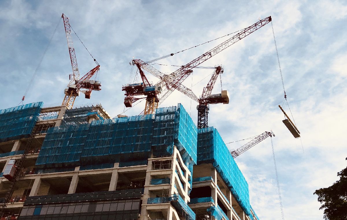 Cranes And Building Construction Heavy Equipments